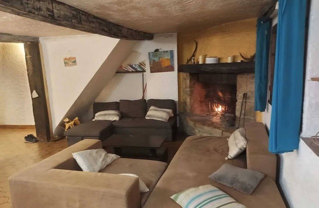 Homerez - Welcoming House in Gréolières with Fireplace