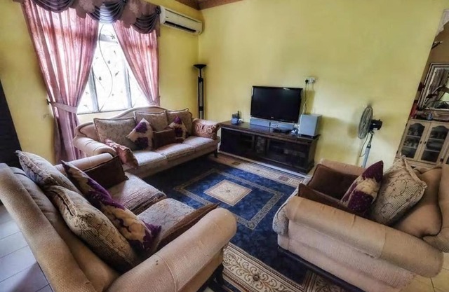 Homestay Jasmin Indah, Senawang (free wifi)