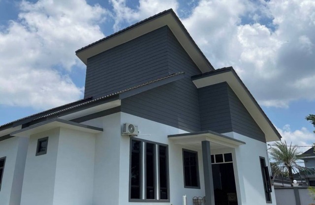 Homestay PCB. 5 minute walk to the Pantai Cahaya Bulan Beach