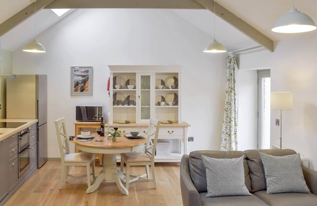 Honeysuckle Cottage-UKC3194