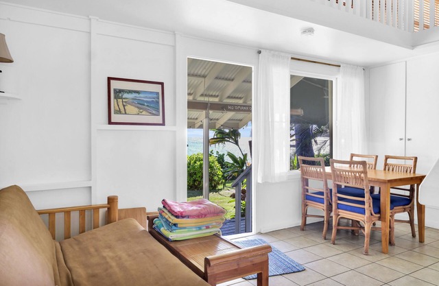 Honu Cottage: Quiet, Oceanfront Comfort + EPIC VIEWS!