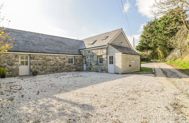 HORSESHOE COTTAGE, pet friendly, luxury holiday cottage in Abersoch