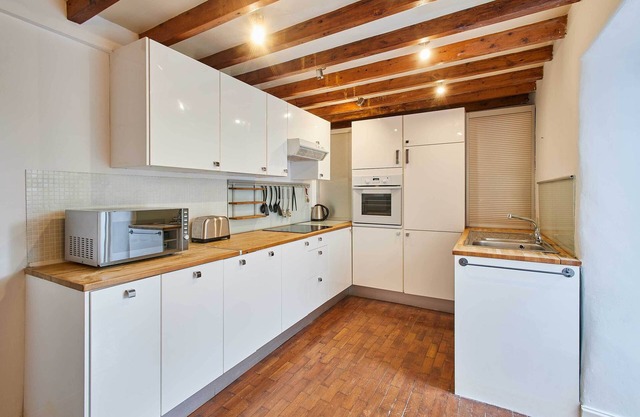 Host & Stay | Trefor Cottage