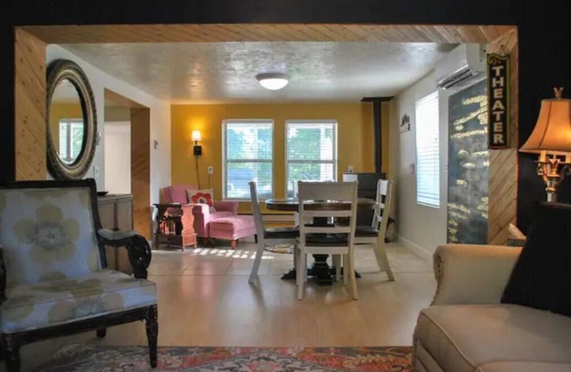 Hot Tub + 5 Min to Lake + Playground + Boat/RV PKG + RV Plug