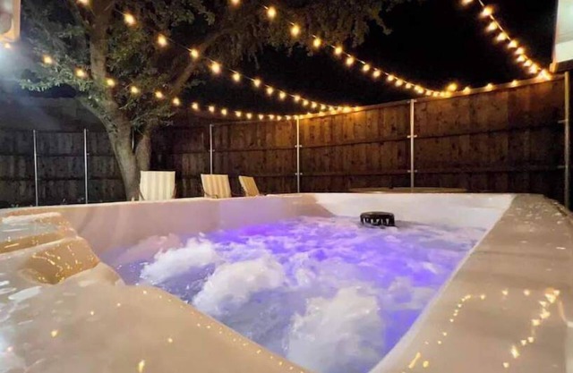 Hot Tub 🏝~ Large Groups 🍿~ Centralized Location 📍