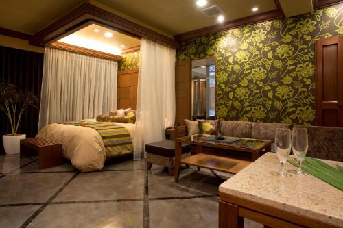 Hotel Lotus Adult 