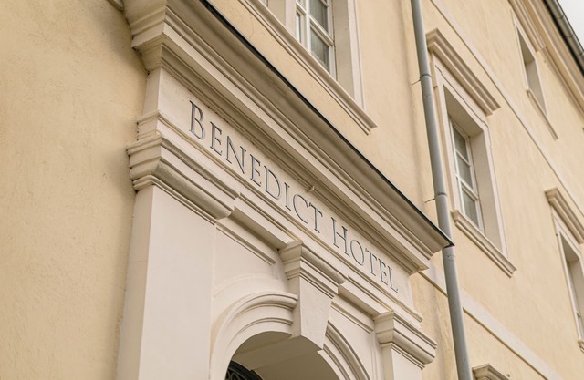 Hotel Benedict