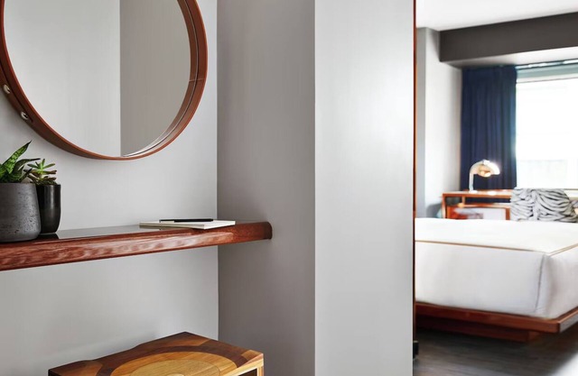 Hotel Hendricks | King Room | Empire State Views & Prime Location