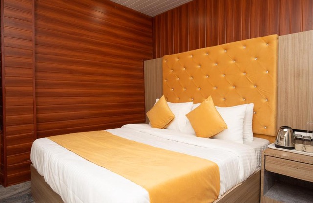 Hotel Priceless Suite-Nesco Exhibition Goregaon