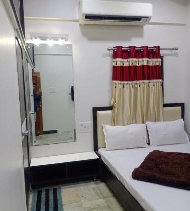 Hotel Roshan Palace