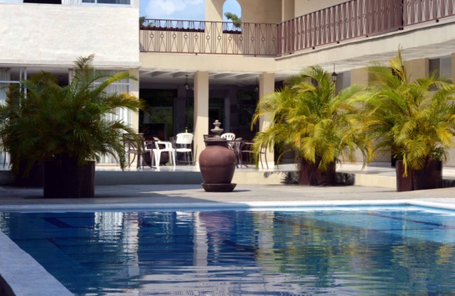 Hotel Zirahuen