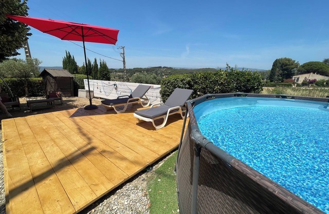House 2/4 pers air-conditioned swimming pool ping pong near bandol