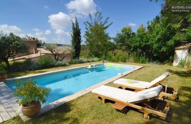 House 8-10 p. with pool in the countryside thus close to the city center of Aix