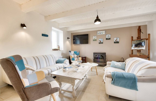 House for 6 with garden, terrace and games