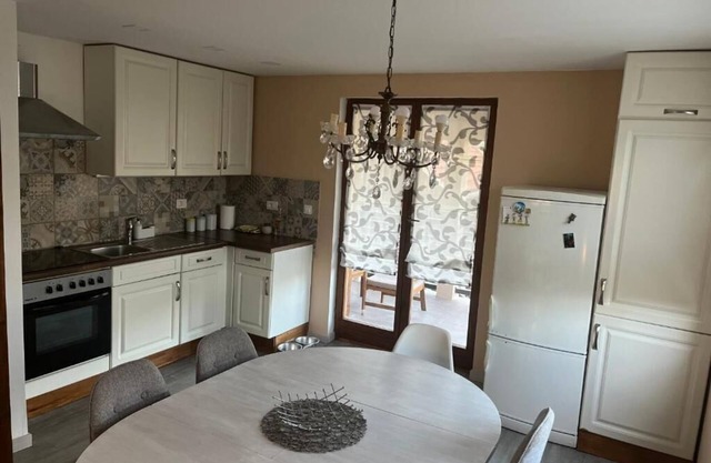 House Four Hands (94661-K1) - Moravice