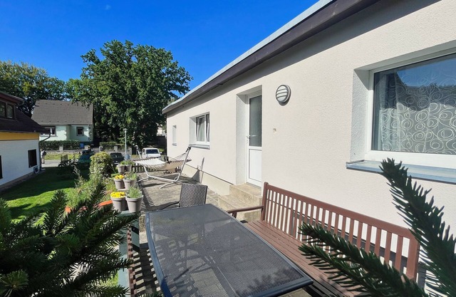 House in a quiet location, free use of swimming pool and sauna - Ferienhus Baabe