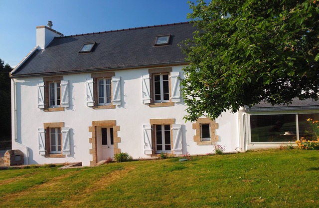 House in Cape Sizun between sea and countryside
