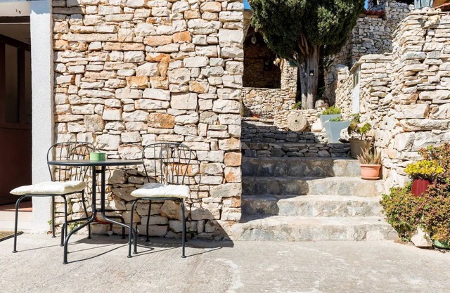 House Marina (41131-K1) - Vis - island Vis