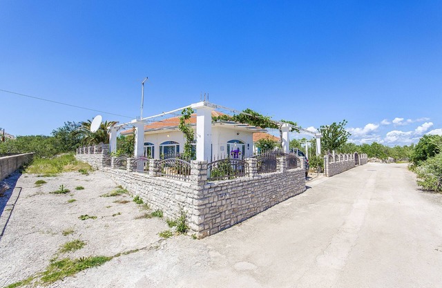 House Mladen (44771-K1) - Grohote