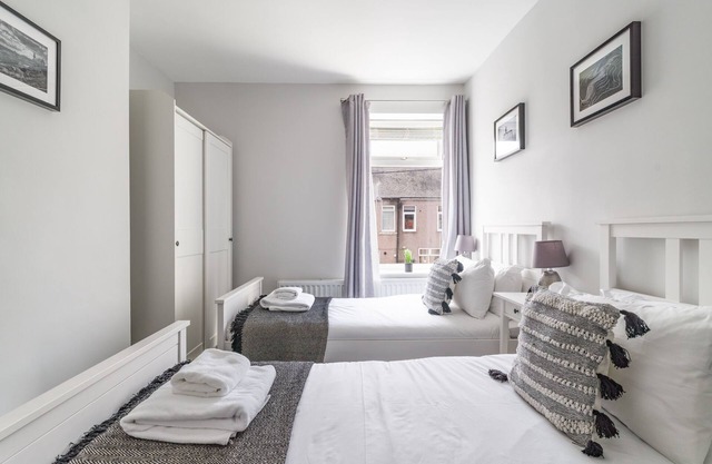 House - Sleeps 5 - Pet Friendly - Garden - Parking