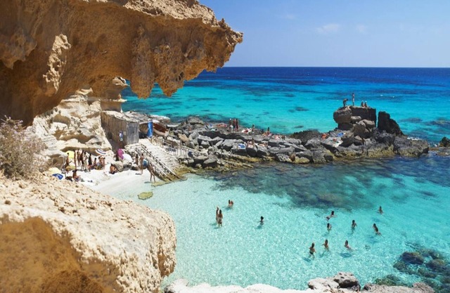 House with Portable Pool and Fiber Optics