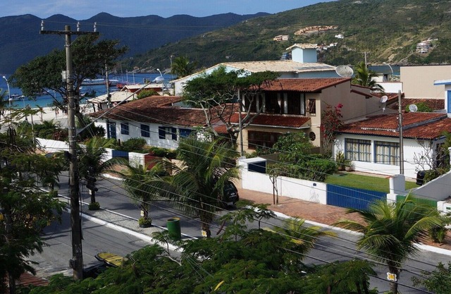 House with 6 bedrooms, 4 of them have bathrooms at