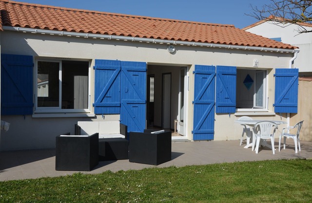 HOUSE WITH GARDEN BEACH 500M