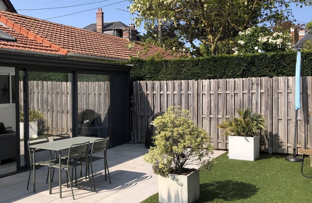 House with garden and BBQ, 5mn walk from the beach, fan of Cabourg-Normandie