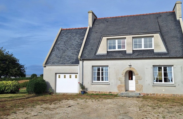 House with garden and sea view