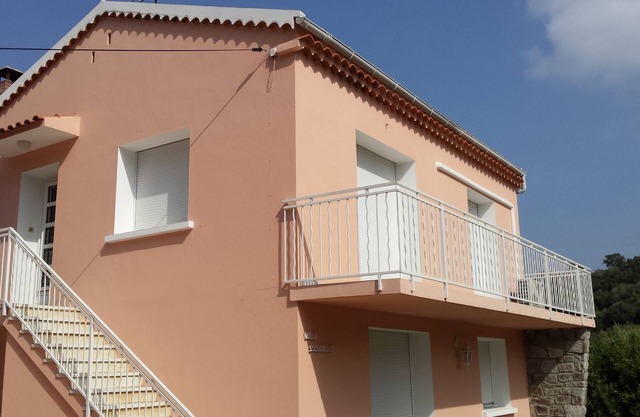 House with garden. Beautiful self-contained flat in villa in the countryside