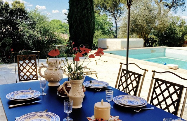 House with large pool overlooking the garrigue, 5 minutes from Uzès!