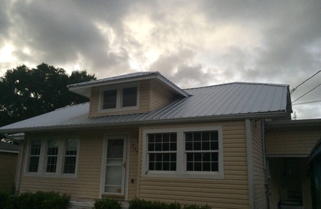 House with large deck, walking distance to Historic Downtown Winter Garden