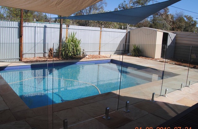 House with pool - 7 minutes walk from city centre