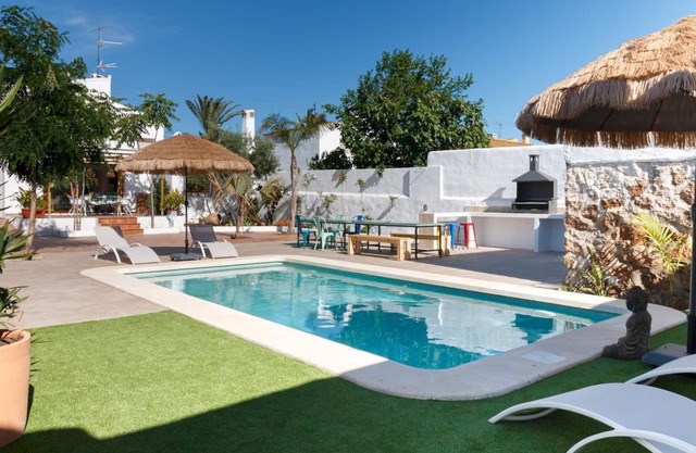 House with private pool, unique in the area