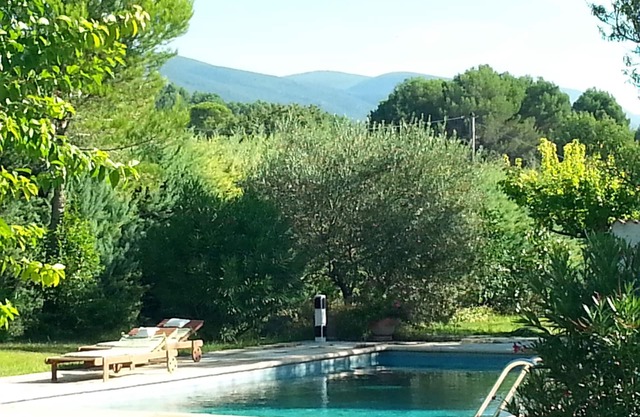 House with private pool, Luberon nature park, near Lourmarin.