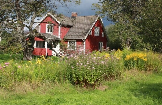 House with sauna near the lake with its own jetty, rowing boat and canoe