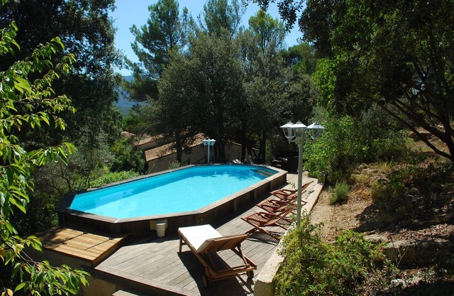 House with swimming pool near Aix-en-Provence and Luberon