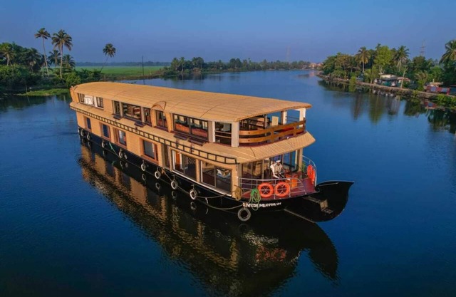 Houseboat-booking-Alleppey,Kerala,India. A Kerala-Backwaters- Booking-Online