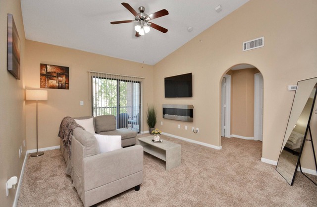 Houston Medical Center King Bed Suite w/Fireplace, Balcony, & Free Parking