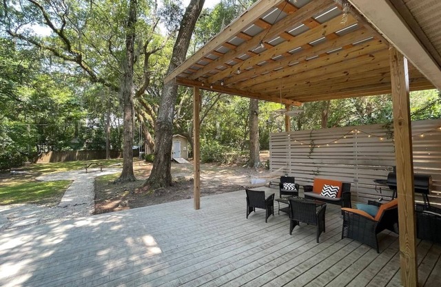 Huckleberry Flynn: Spacious + Comfy + Arcade Room!