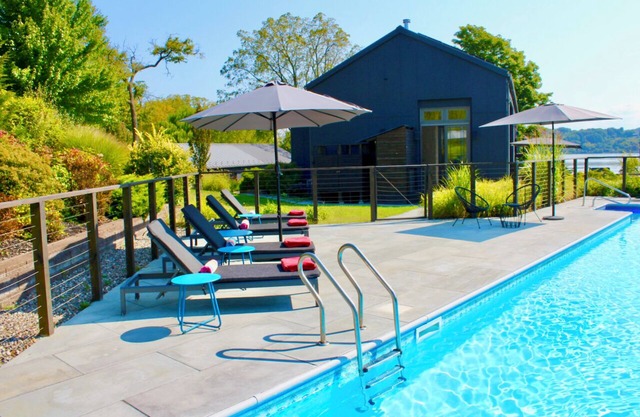 Hudson River Retreat w/Pool, Hot Tub, Treehouse & Private Beach