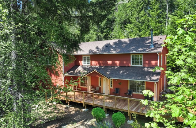 Huge deck with large hot tub and views!
