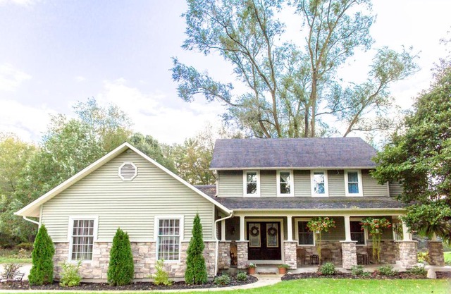 Huge Home and Yard Perfect For Groups & Families!