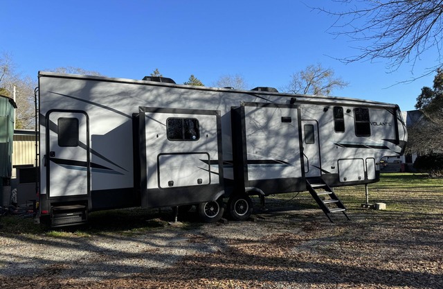 Huge RV-Lake Russel & Lake Secession Camplife - Hunting and Fishing Playground