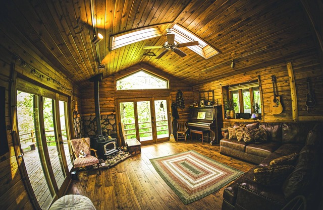 Hugel Hutte - Cozy cabin nestled in woods - Feels like a TreeHouse