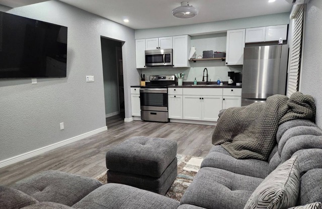 Humble Home Charming 2-bedroom house with WiFi and AC in fantastic Scottsbluff