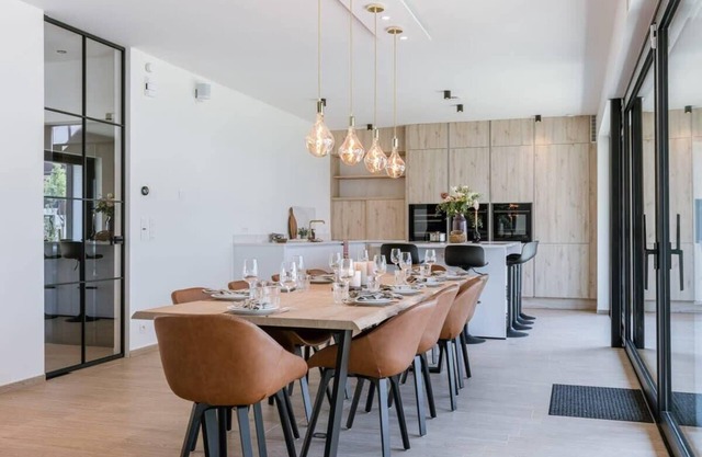 Huswell - Luxurious house with indoor elevator in Knokke