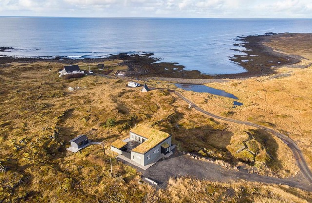 Hvassahraun Cabin by the Sea