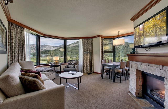 Hyatt’s EVERLINE™️Resort & Spa,2bdrm PANORAMIC VIEWS!Pool,hot tubs SKI-IN-Out😎
