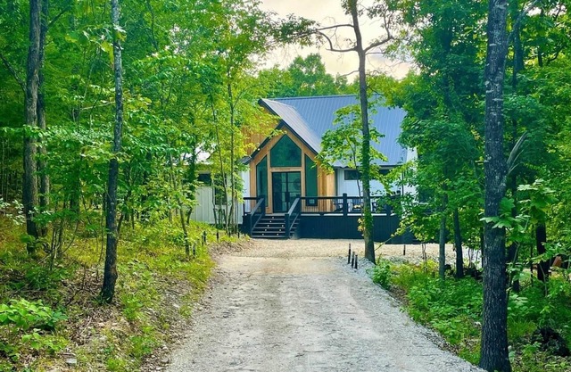 Hygge Hill – Secluded Scandinavian Modern Cabin with Hot Tub & Firepit